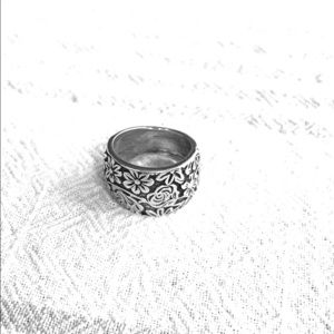 R1583 Silpada Sterling Silver Flowered Ring Size 8